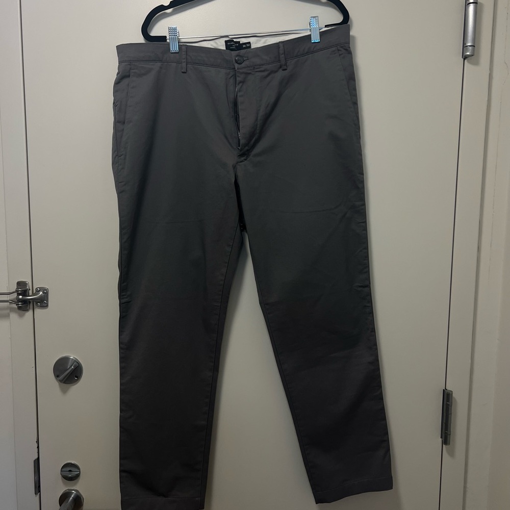 Never worn Club Monaco men’s gray dress pants